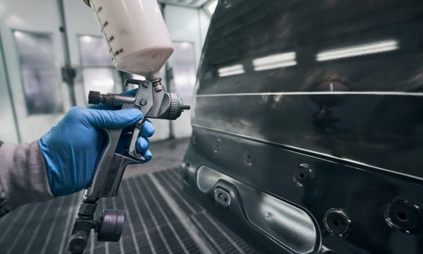 spraying-gun-used-for-painting-car-in-new-colour.jpg